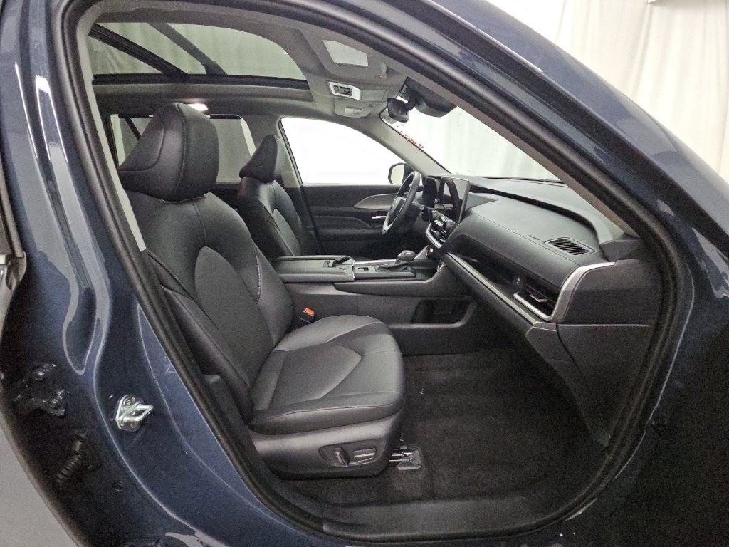 Used 2024 Toyota Grand Highlander AWD image 8