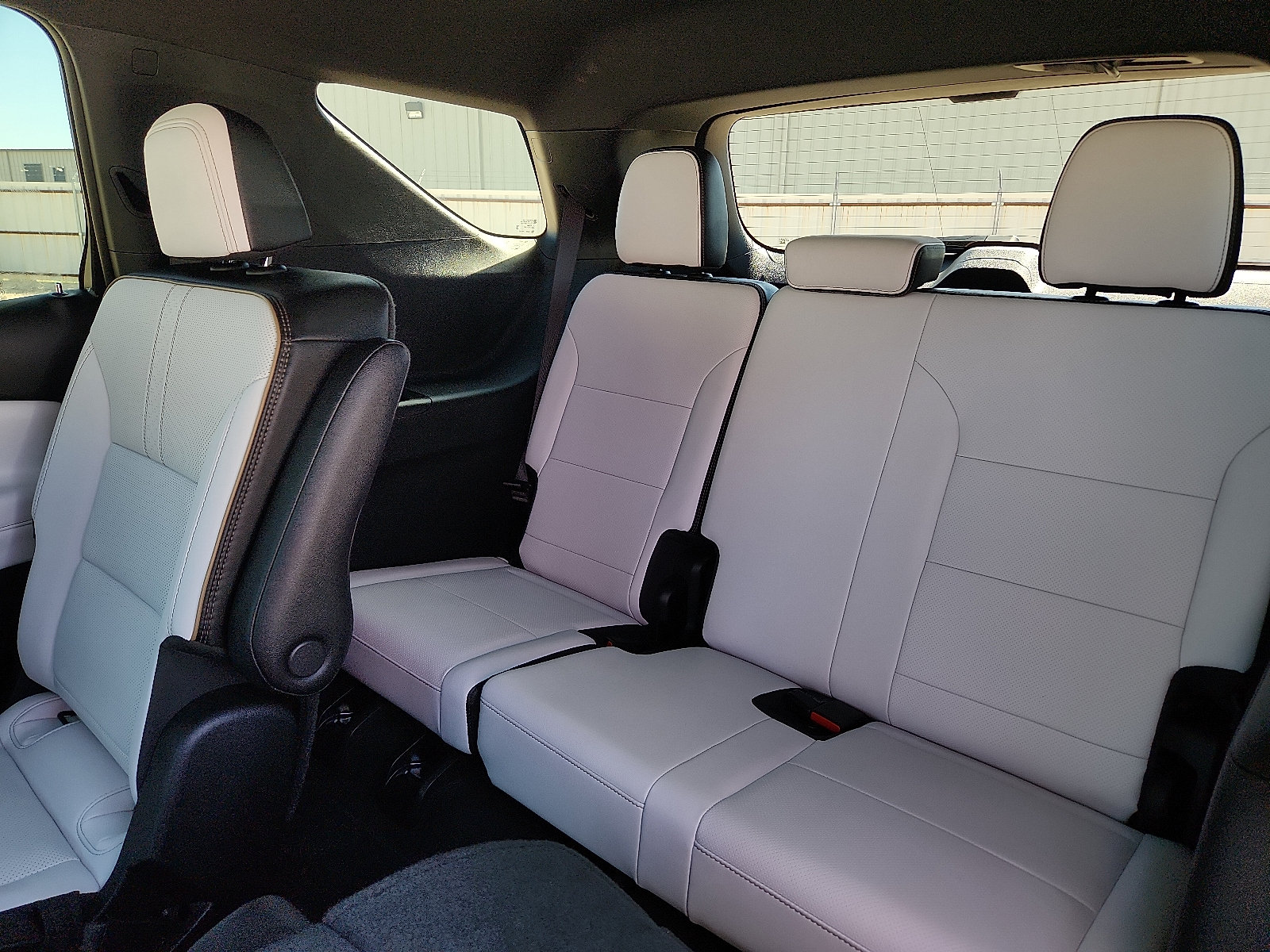 Used 2025 Chevrolet Traverse High Country FWD image 10