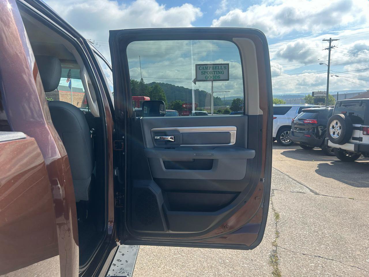Used 2015 RAM 1500 Outdoorsman AWD/4WD image 40