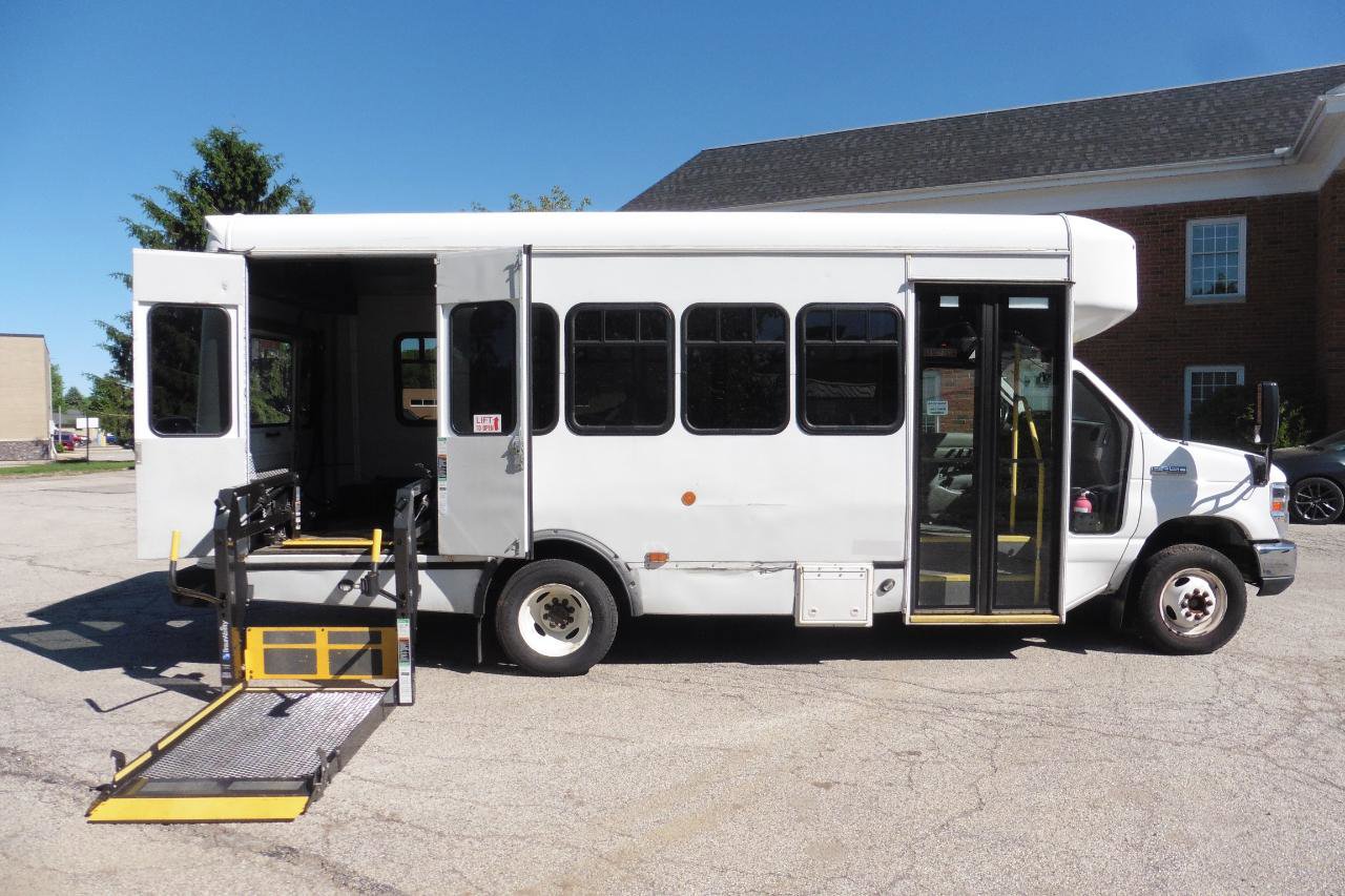 Used 2017 Ford E-450 and Econoline 450 Super Duty w/ Shuttle Bus Prep Package RWD image 25