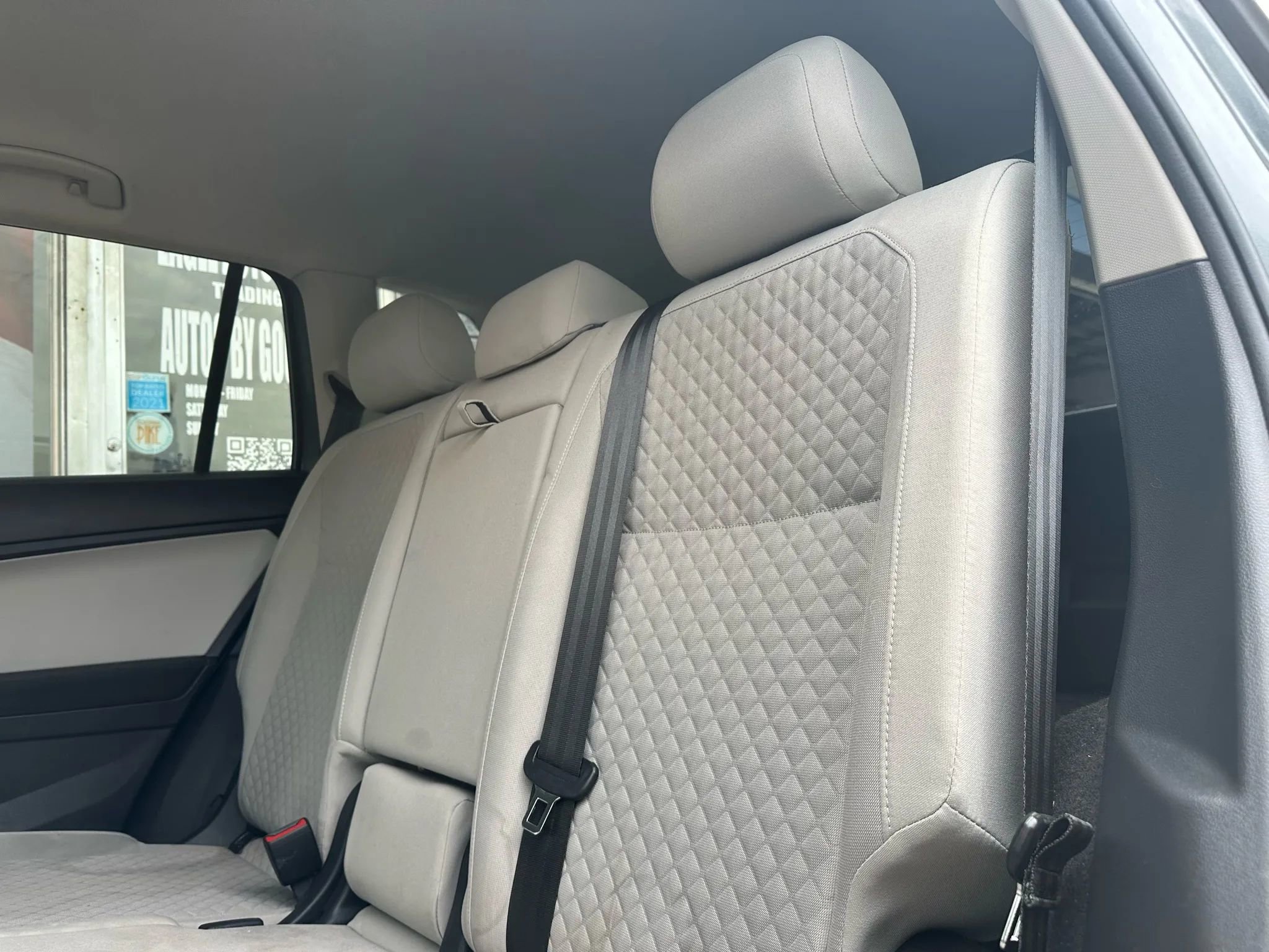 Used 2018 Volkswagen Tiguan S image 9