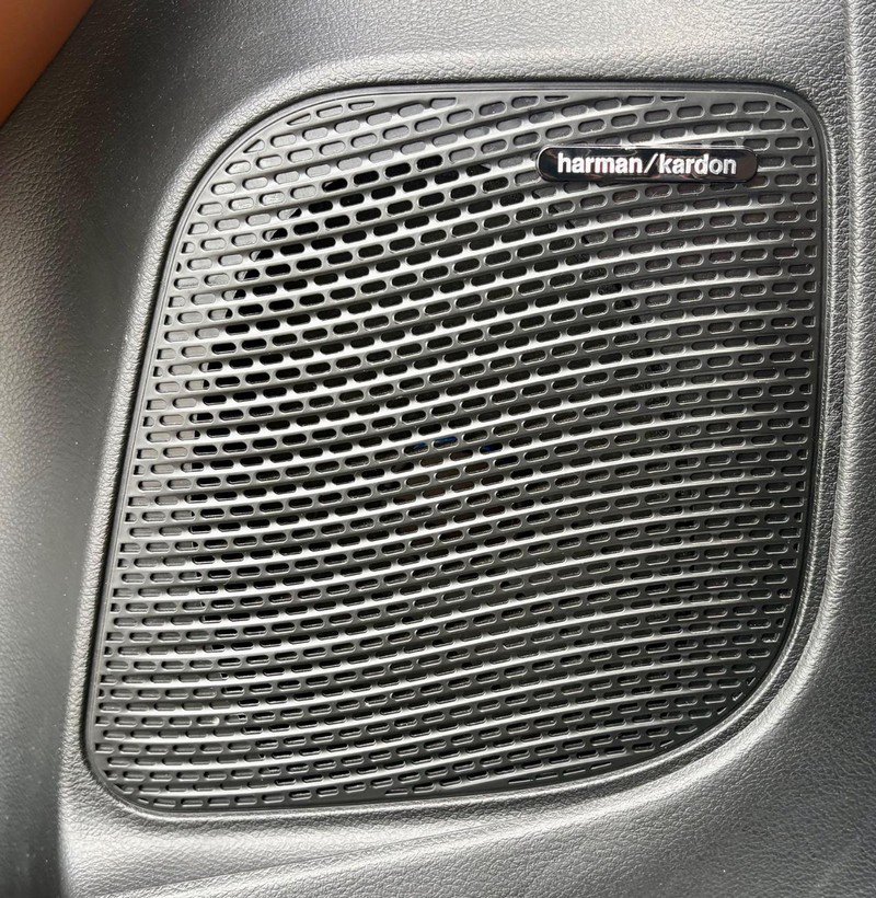 Used 2025 Chrysler Pacifica Pinnacle FWD image 20