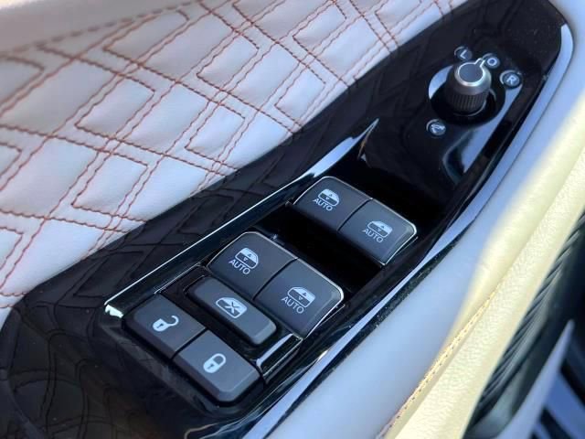 Certified 2023 Jeep Grand Cherokee Summit w/ Adv Protech Group IV image 17