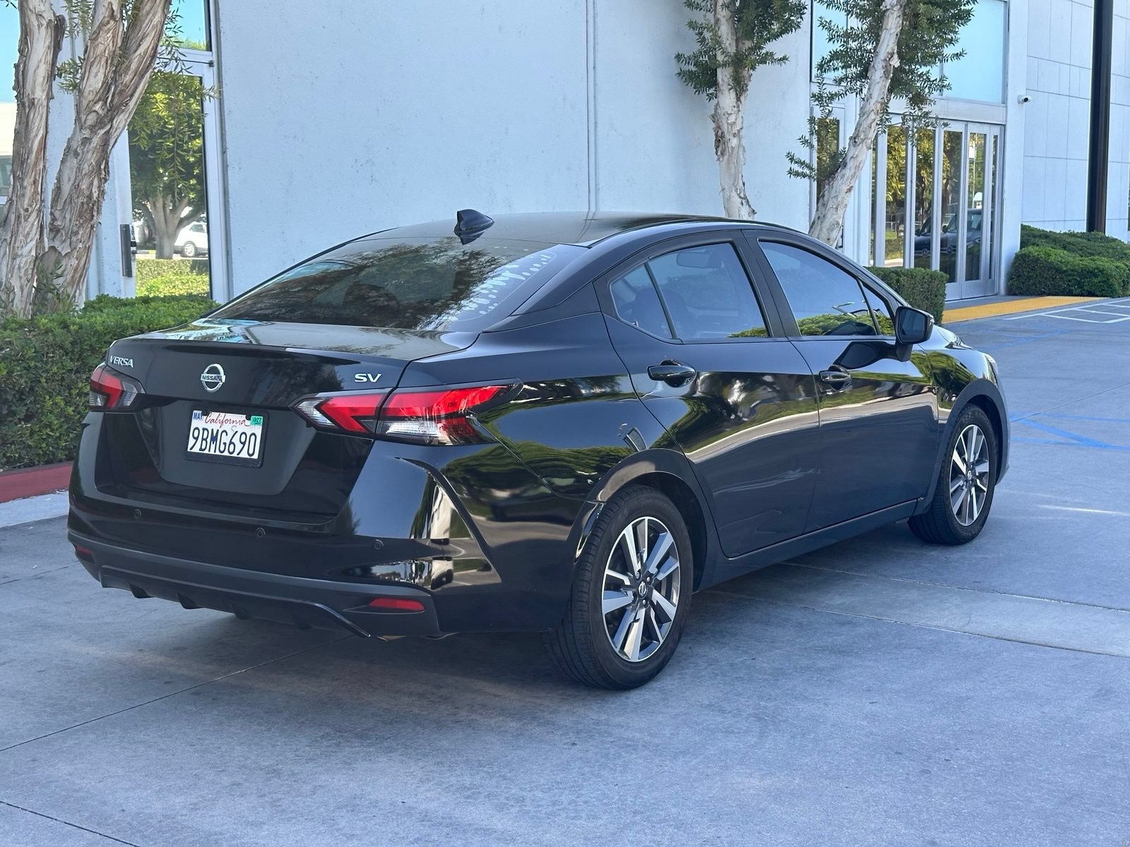 Used 2020 Nissan Versa SV FWD image 8