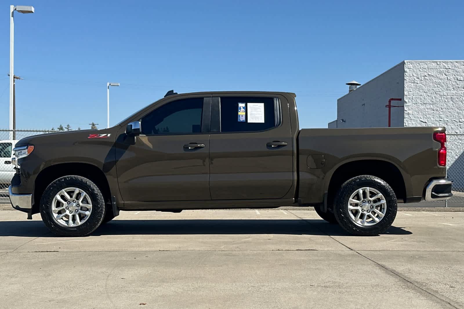 Used 2024 Chevrolet Silverado 1500 LT AWD/4WD image 6