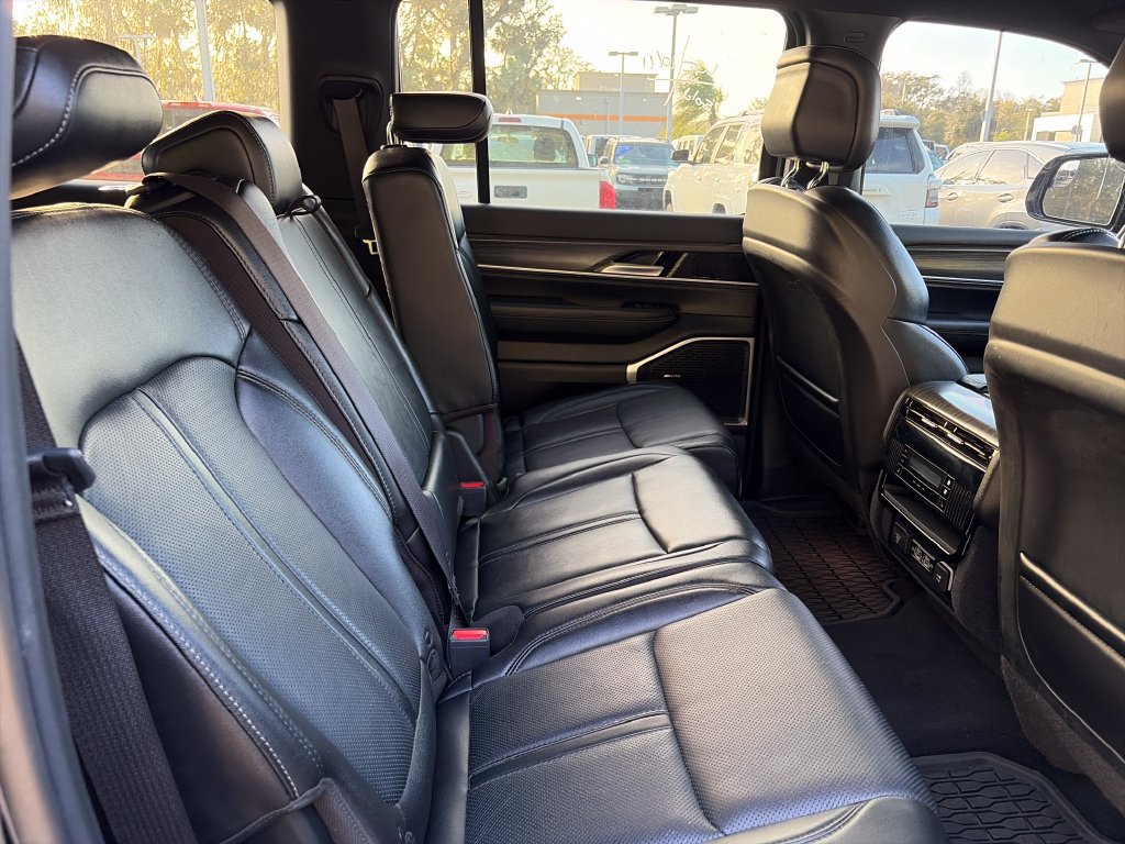 Used 2024 Jeep Wagoneer Series II w/ Flexible Seating Group RWD image 30