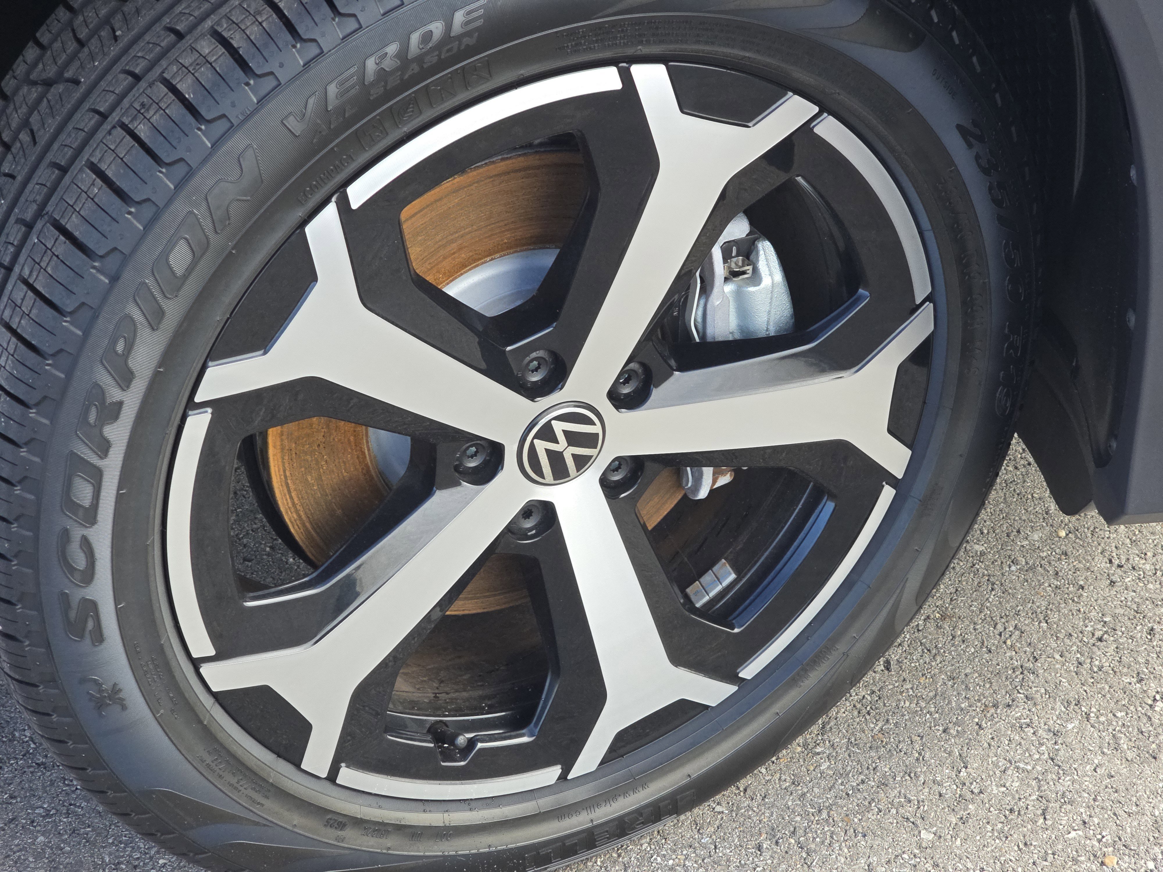 New 2026 Volkswagen Tiguan SE image 13