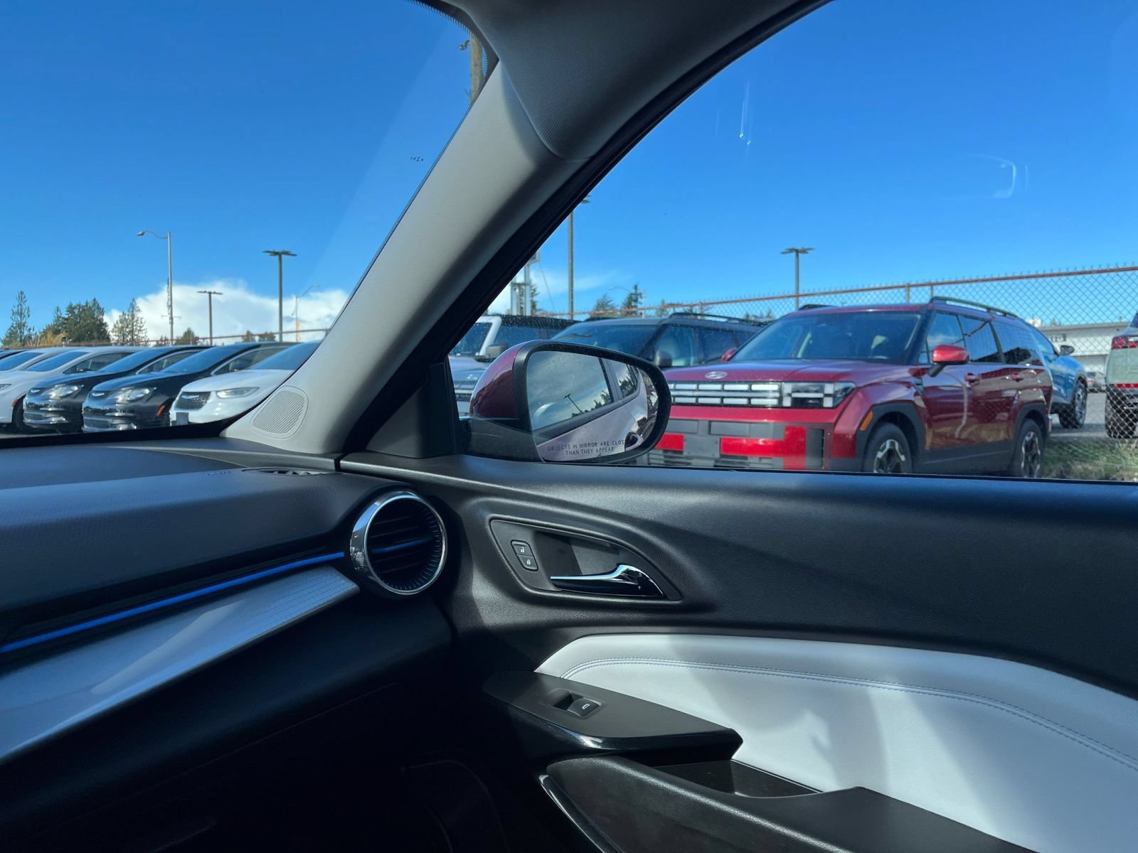 Used 2025 Chevrolet Trax LT w/ LT Convenience Package FWD image 35