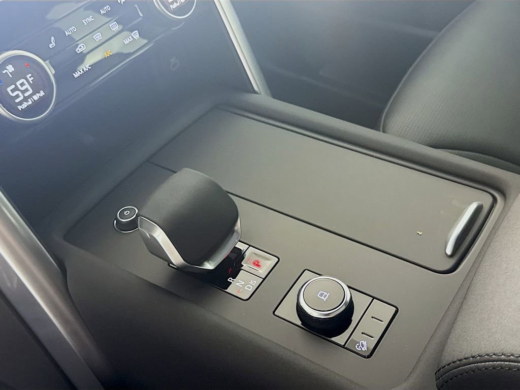 New 2025 Land Rover Discovery S image 16