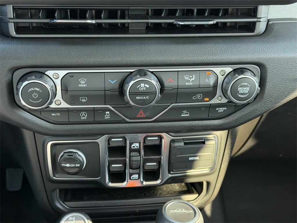 New 2025 Jeep Gladiator Sport image 16