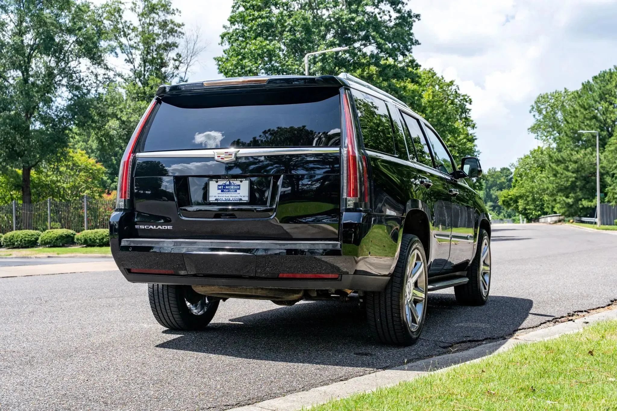 Used 2020 Cadillac Escalade Luxury RWD image 6