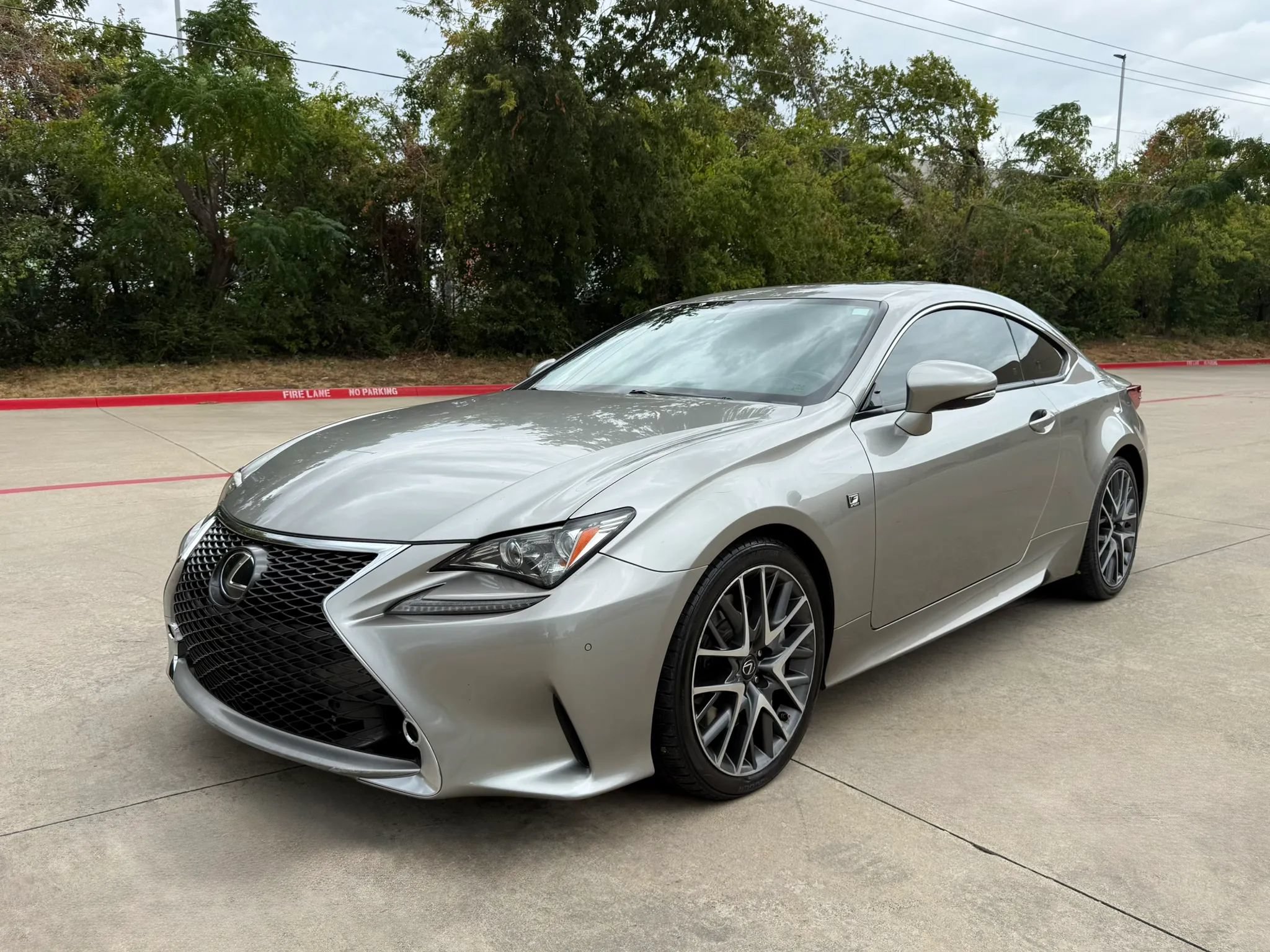 Used 2016 Lexus RC 200t RWD image 2
