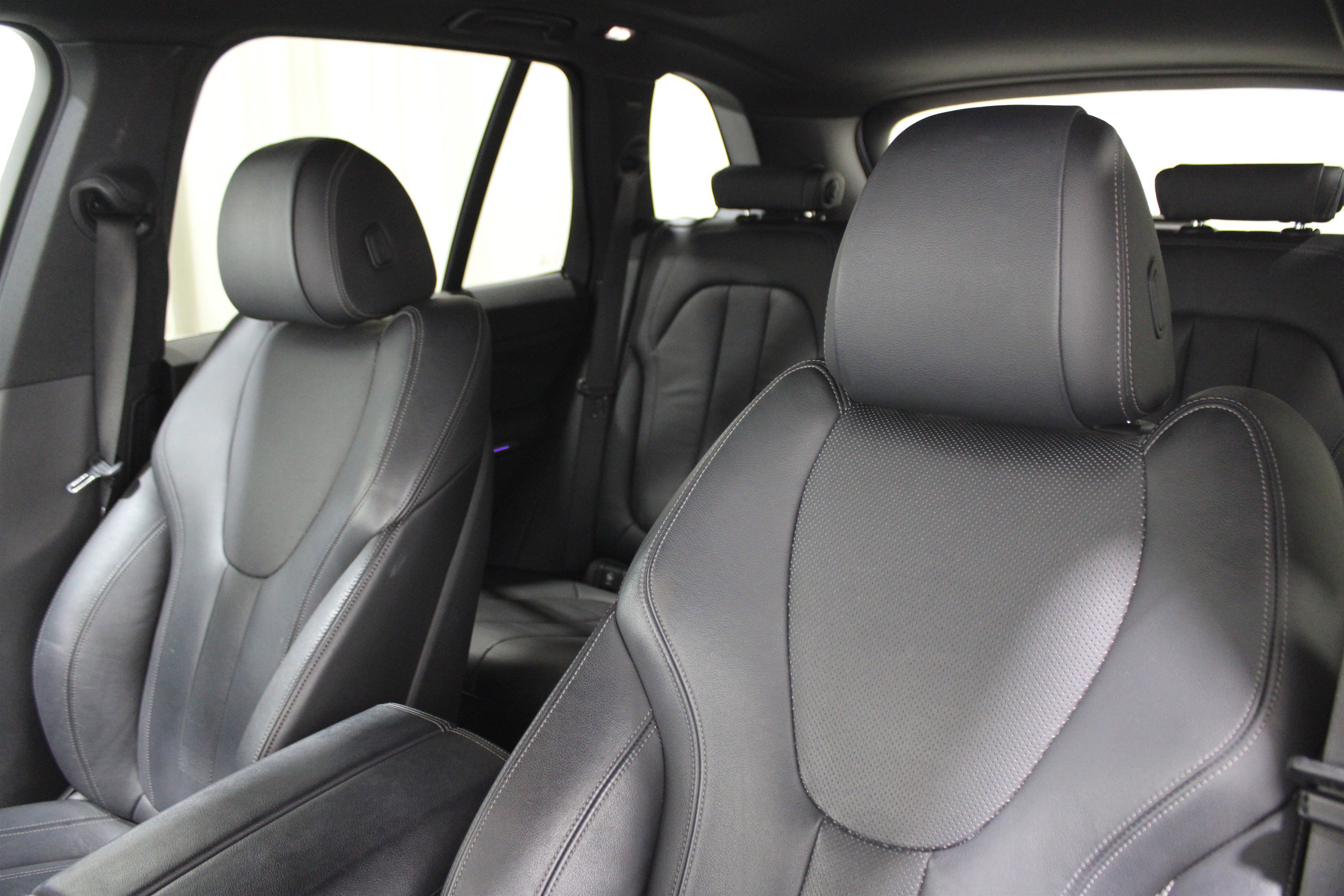 Used 2019 BMW X5 xDrive40i w/ M Sport Package image 5