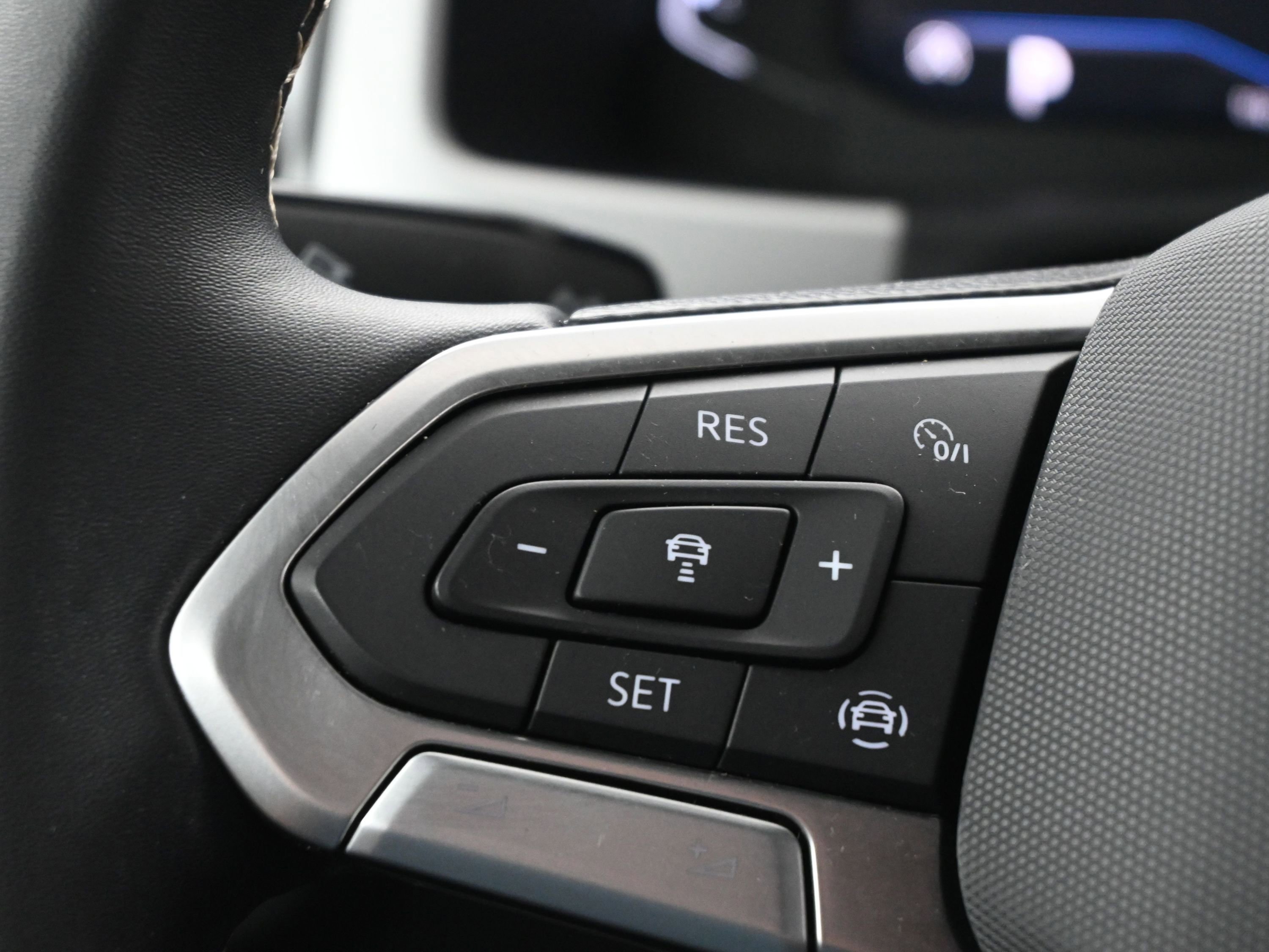 Used 2023 Volkswagen Atlas Cross Sport SE image 21