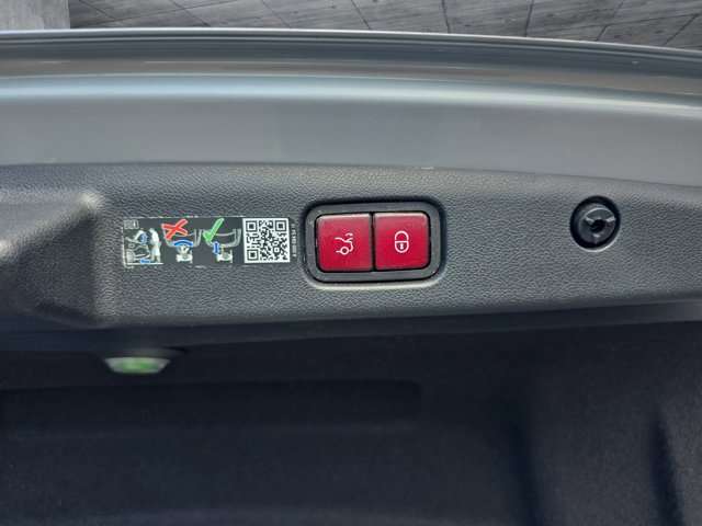 Used 2025 Mercedes-Benz E 450 4MATIC Sedan image 13
