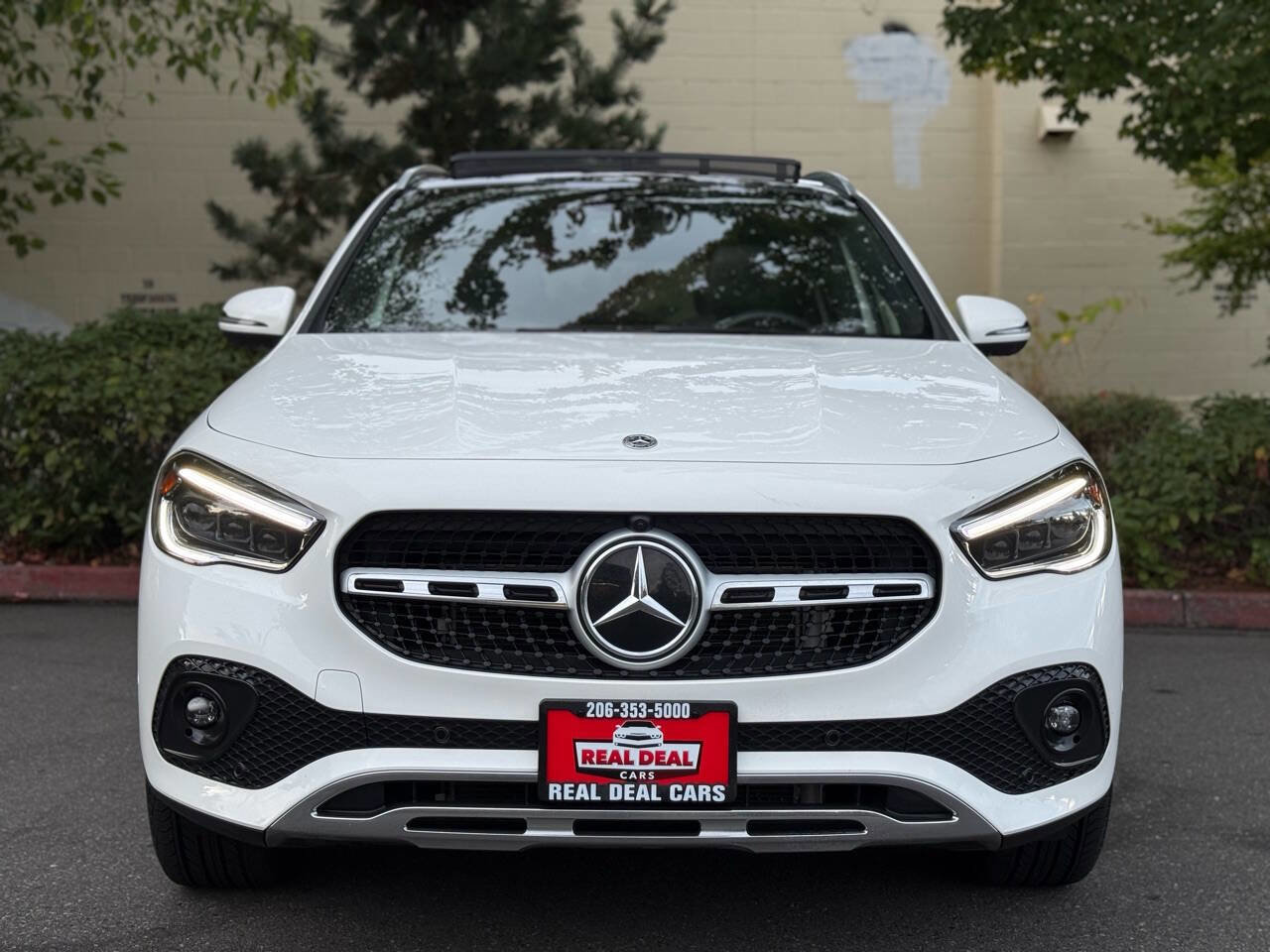 Used 2022 Mercedes-Benz GLA 250 4MATIC w/ Premium Package image 3