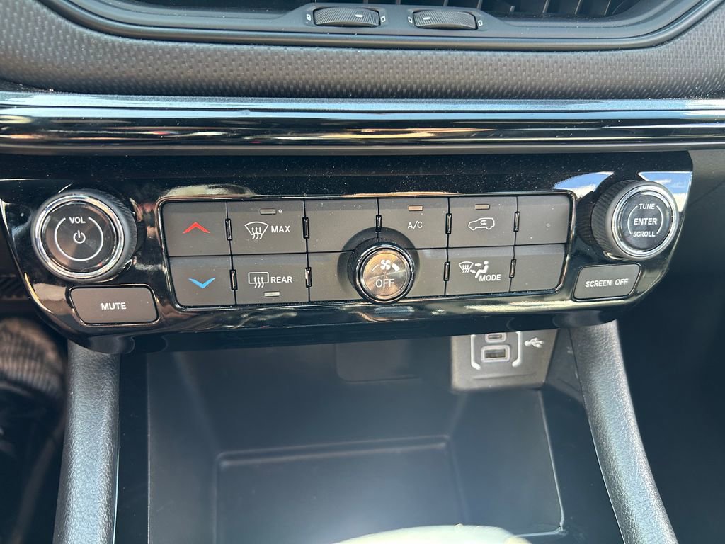 Used 2025 Jeep Compass Latitude w/ Altitude Special Edition AWD/4WD image 14