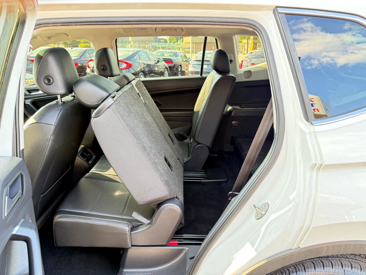Used 2019 Volkswagen Tiguan SE w/ Panoramic Sunroof Package image 30