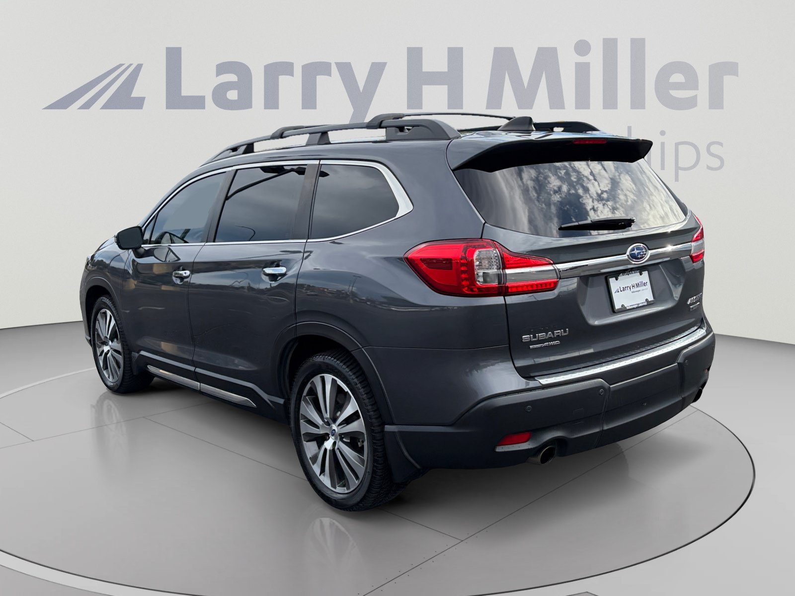 Used 2019 Subaru Ascent Touring w/ Popular Package #2 AWD/4WD image 3