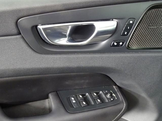 Used 2023 Volvo XC60 B5 Plus image 24