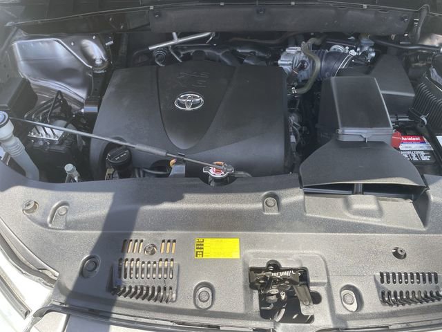 Used 2019 Toyota Highlander Plus FWD image 27