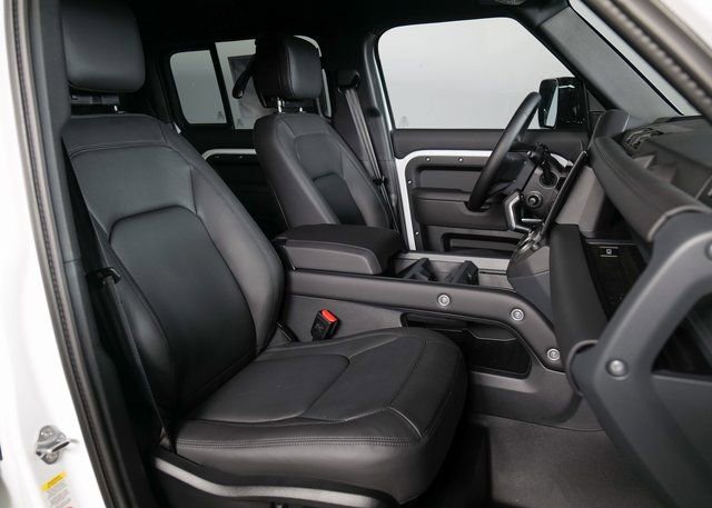 New 2026 Land Rover Defender 110 X-Dynamic SE image 3