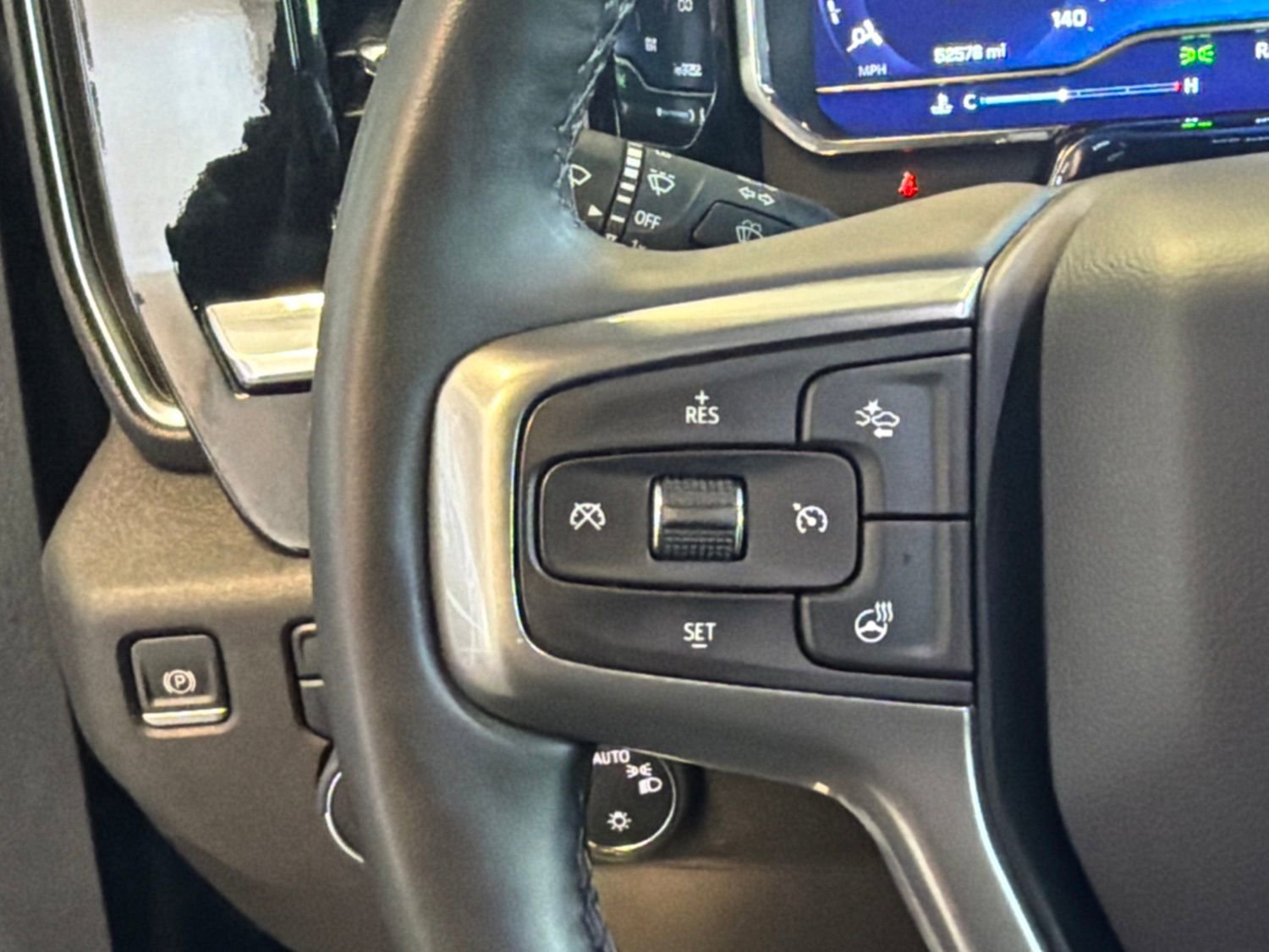 Used 2023 Chevrolet Silverado 1500 LT AWD/4WD image 18