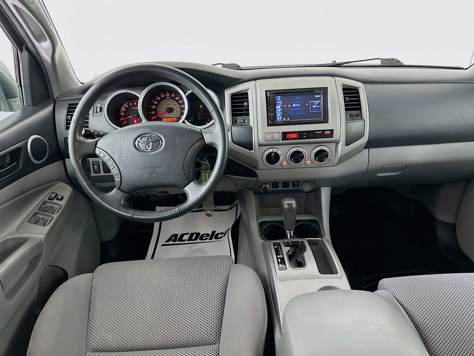 Used 2011 Toyota Tacoma PreRunner w/ TRD Sport Pkg RWD image 20