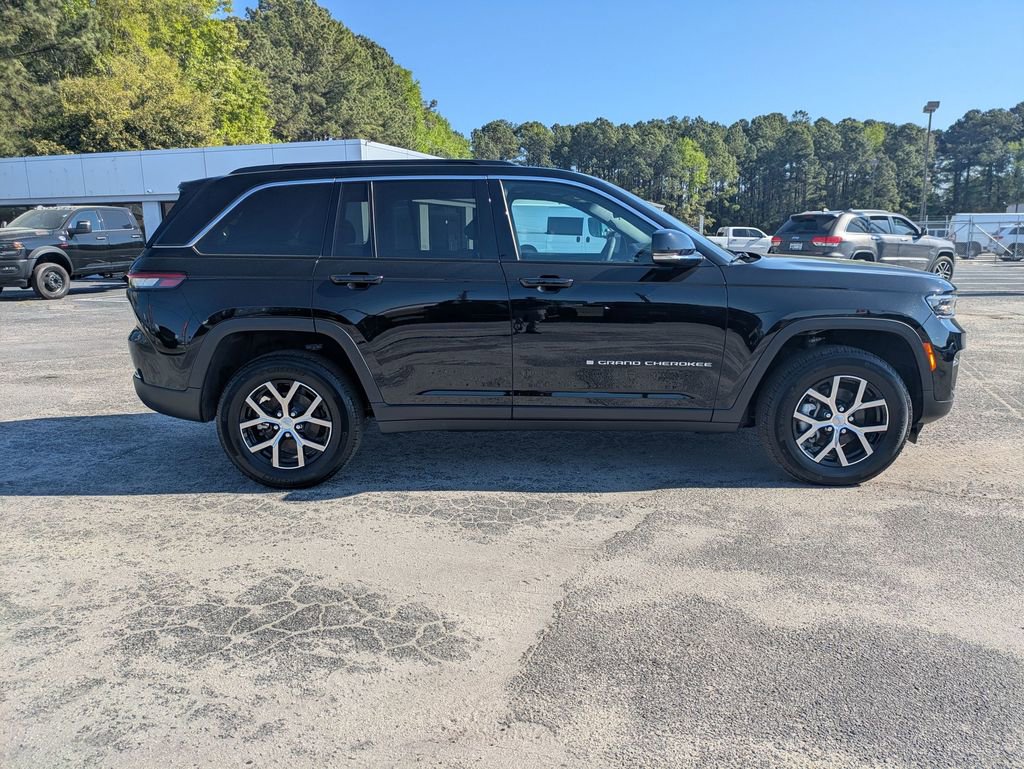 Used 2025 Jeep Grand Cherokee Limited image 2