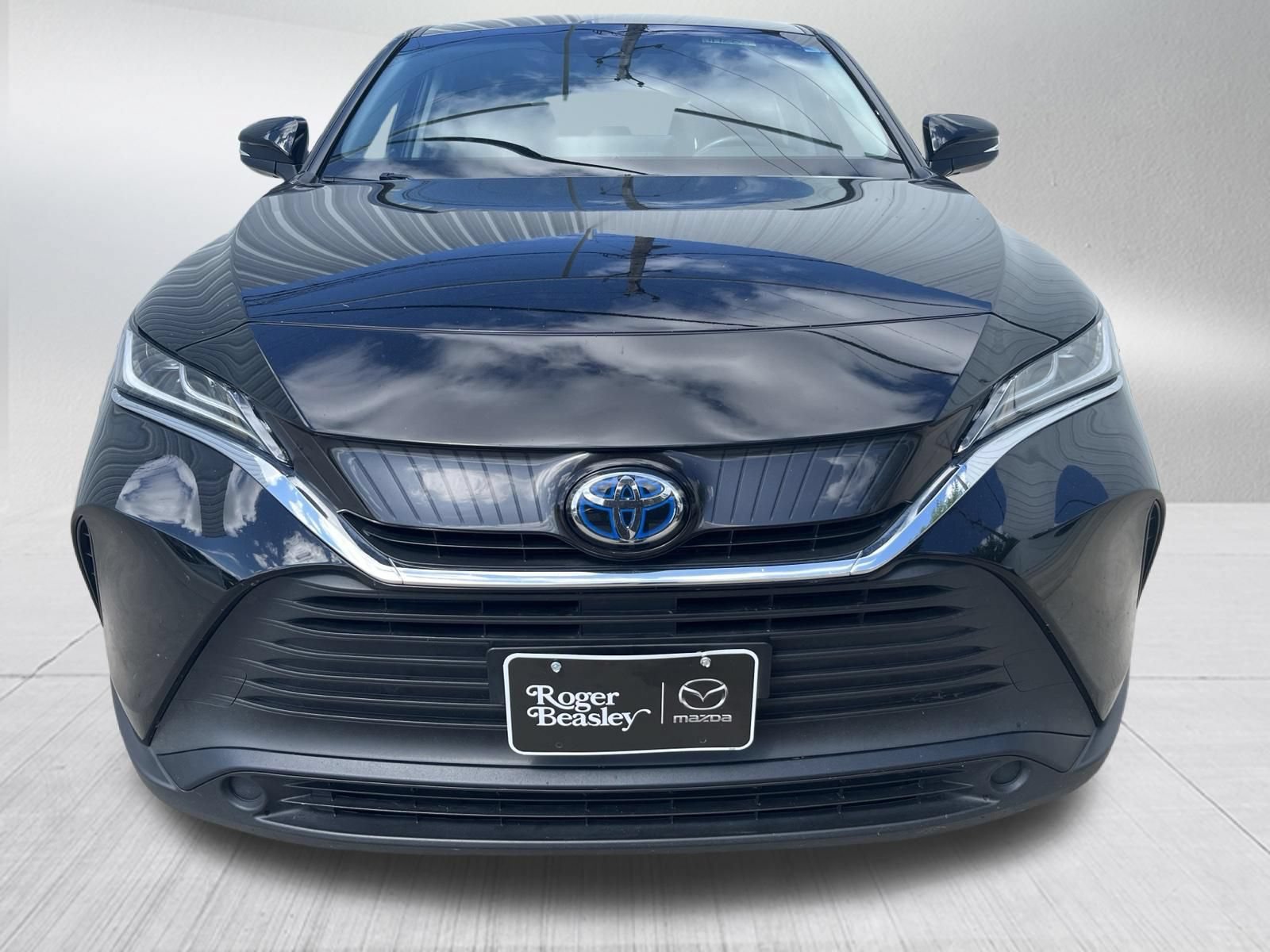 Used 2024 Toyota Venza LE AWD/4WD image 2