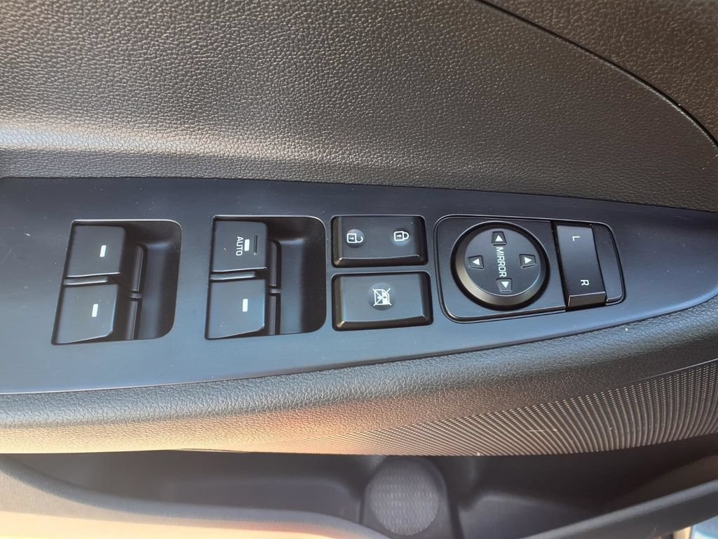 Used 2019 Hyundai Tucson Value FWD image 11
