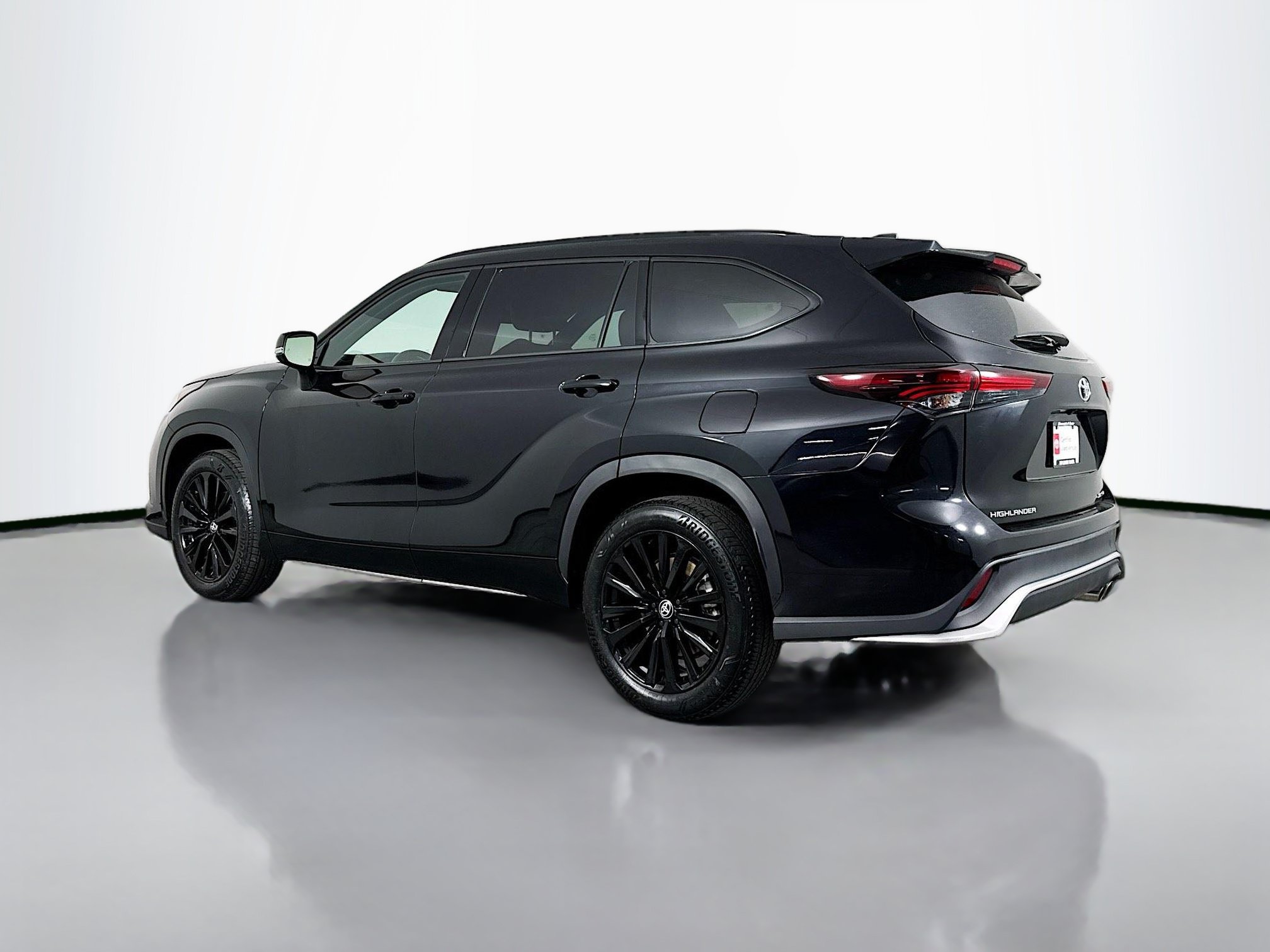 Certified 2025 Toyota Highlander XSE AWD/4WD image 5