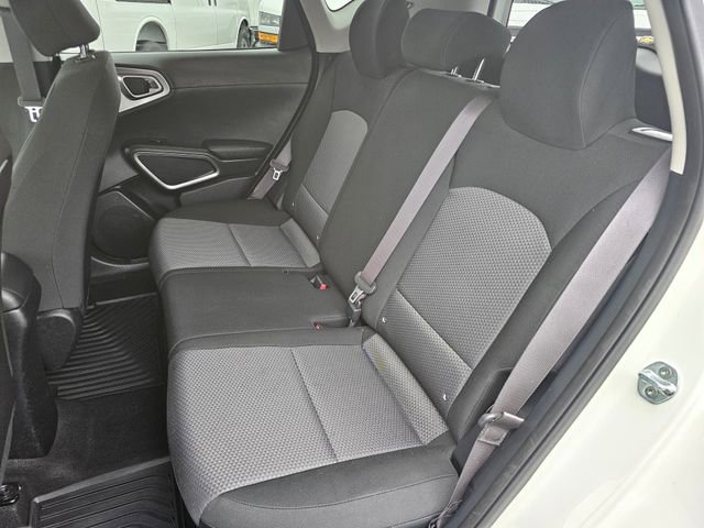 Used 2021 Kia Soul LX image 17