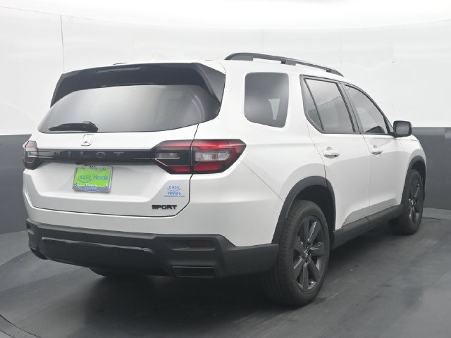 New 2026 Honda Pilot Sport image 7