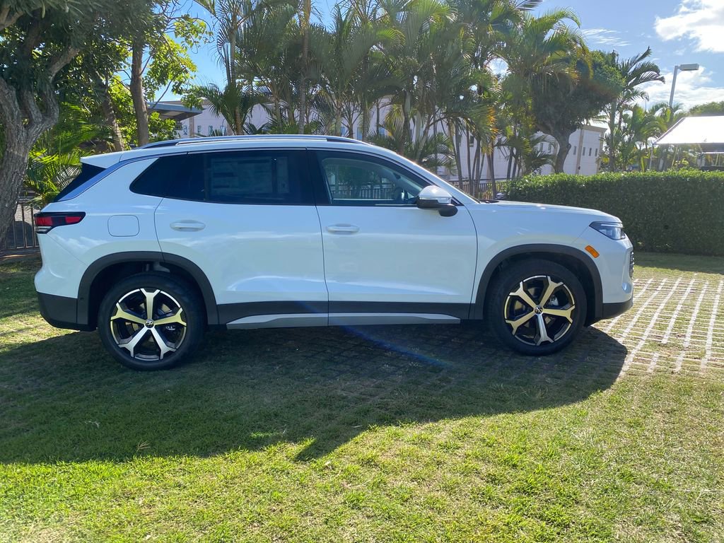 New 2025 Volkswagen Tiguan SE image 26