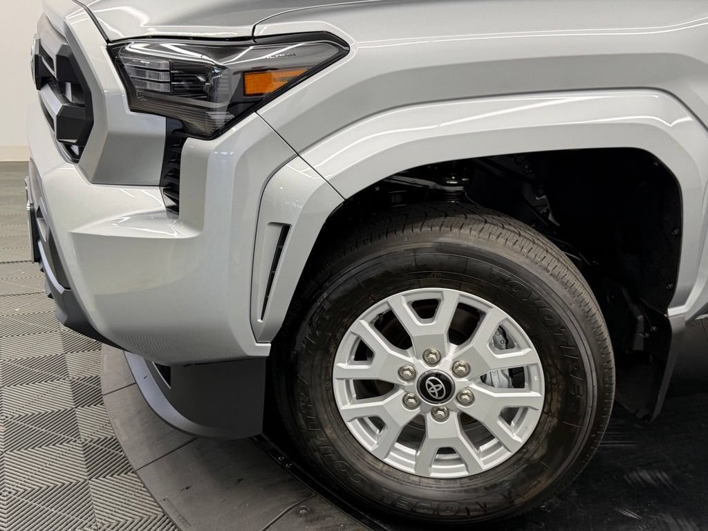 Used 2026 Toyota Tacoma SR5 AWD/4WD image 5