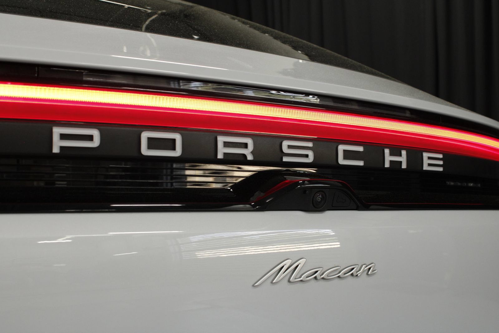 Certified 2025 Porsche Macan Electric RWD image 21