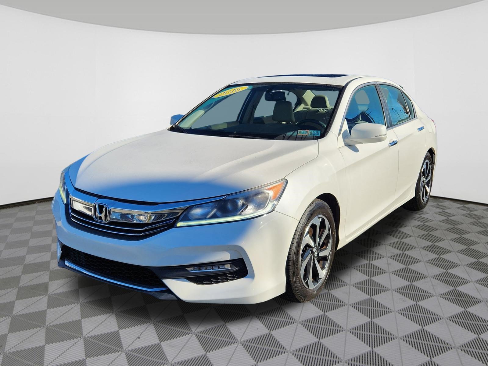 Used 2016 Honda Accord EX-L image 2