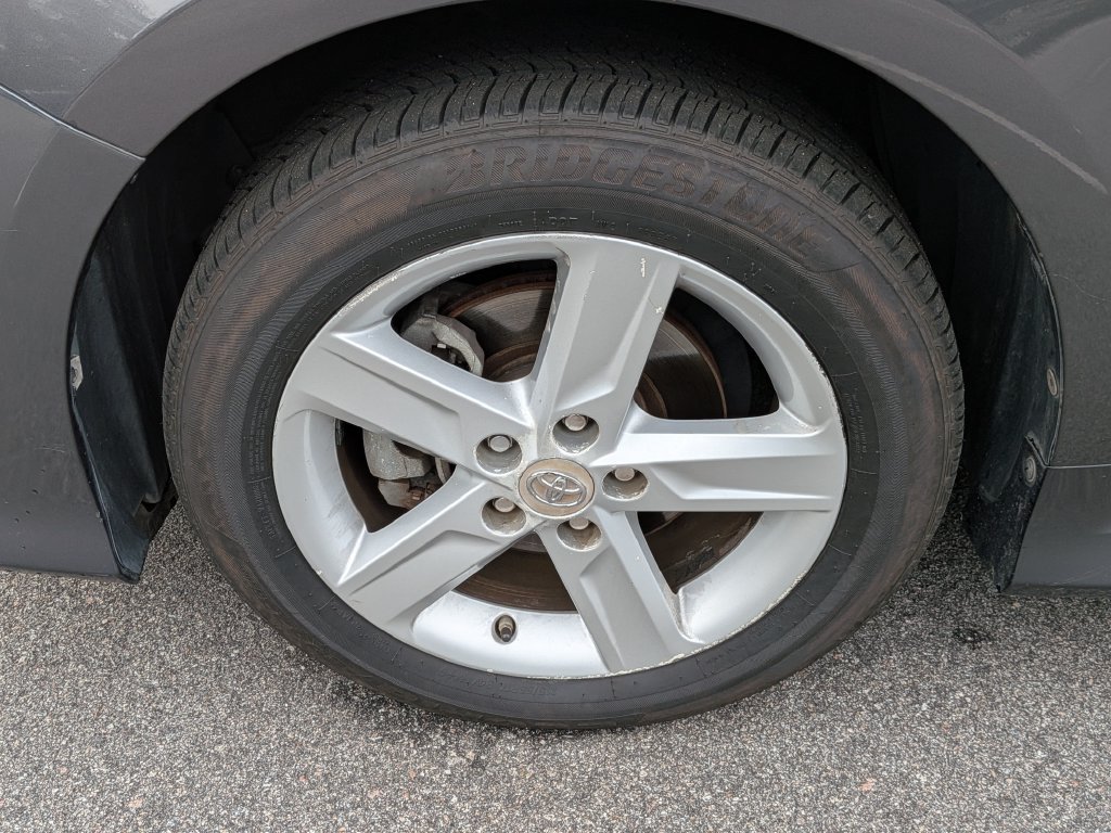 Used 2012 Toyota Camry SE FWD image 6