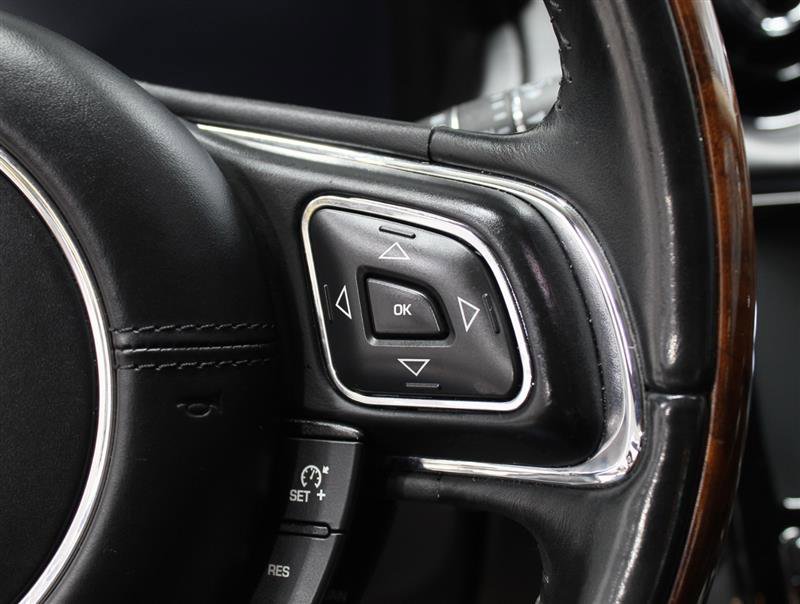 Used 2016 Jaguar XJ L Portfolio RWD image 13