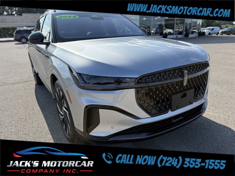 Used 2024 Lincoln Nautilus Reserve w/ Equipment Group 202A AWD/4WD image 9