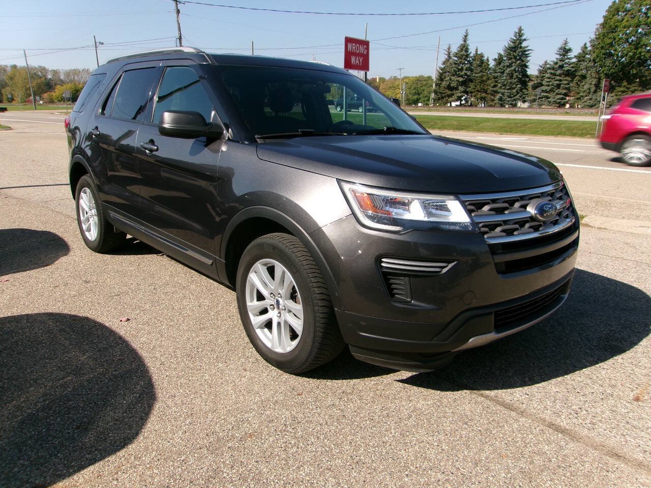 Used 2018 Ford Explorer XLT AWD/4WD image 2