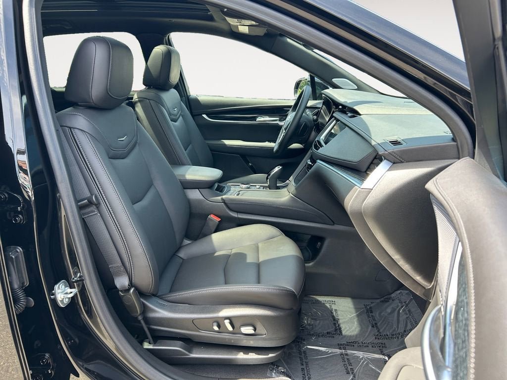 Certified 2025 Cadillac XT5 Premium Luxury AWD/4WD image 25