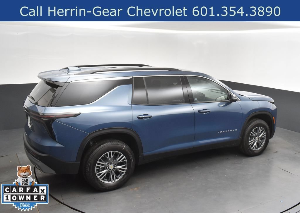 Used 2025 Chevrolet Traverse LT FWD image 33