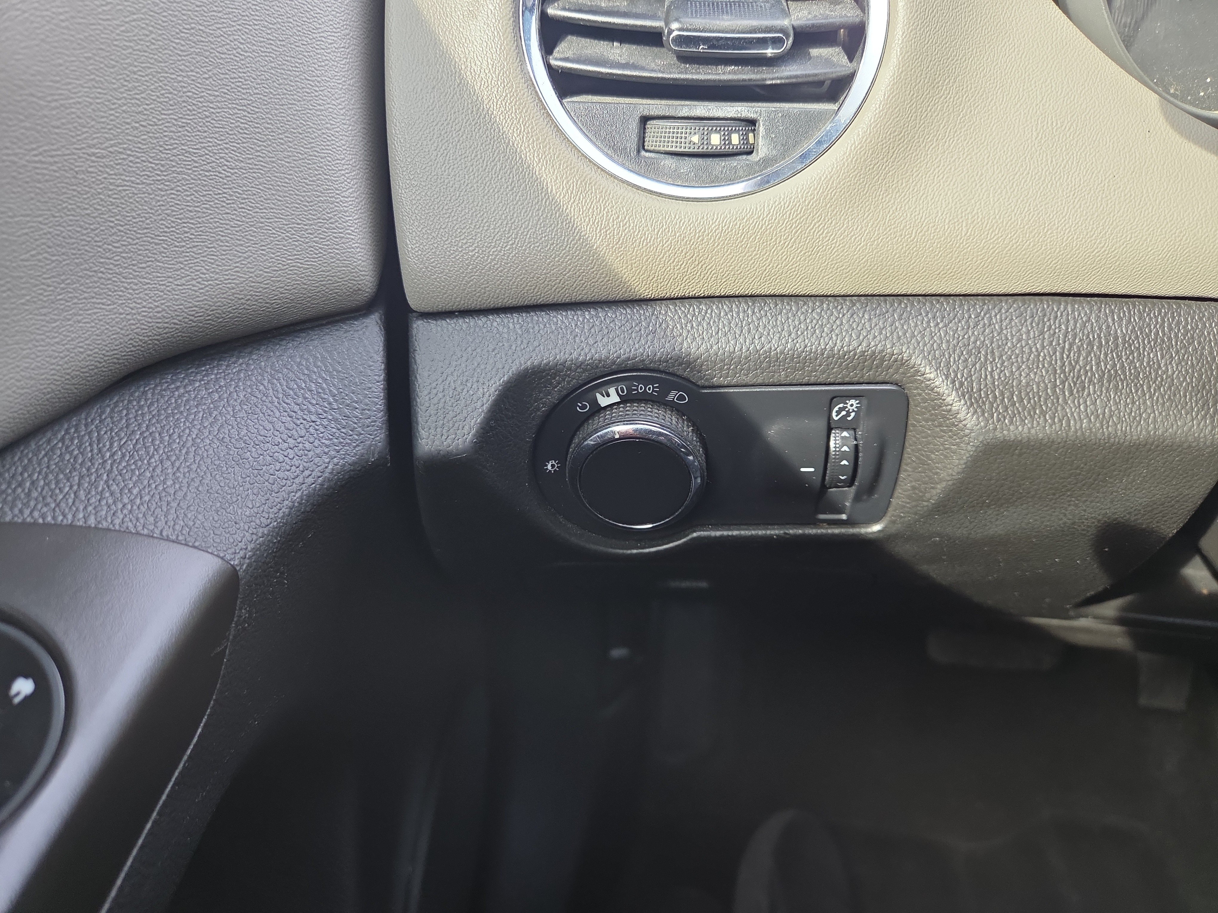 Used 2015 Chevrolet Cruze LT FWD image 22