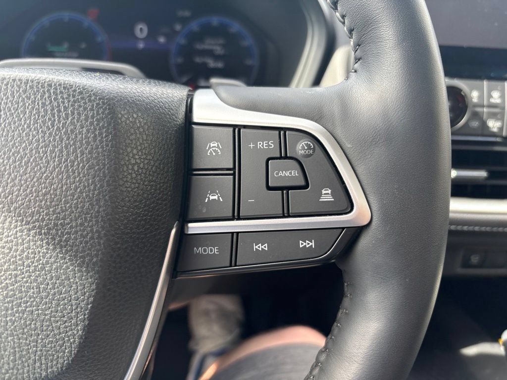 Used 2024 Toyota Grand Highlander AWD image 17