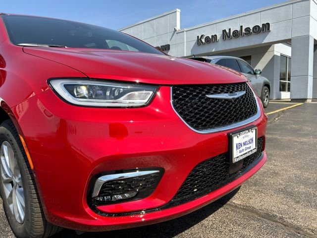 New 2026 Chrysler Pacifica Limited AWD/4WD image 4