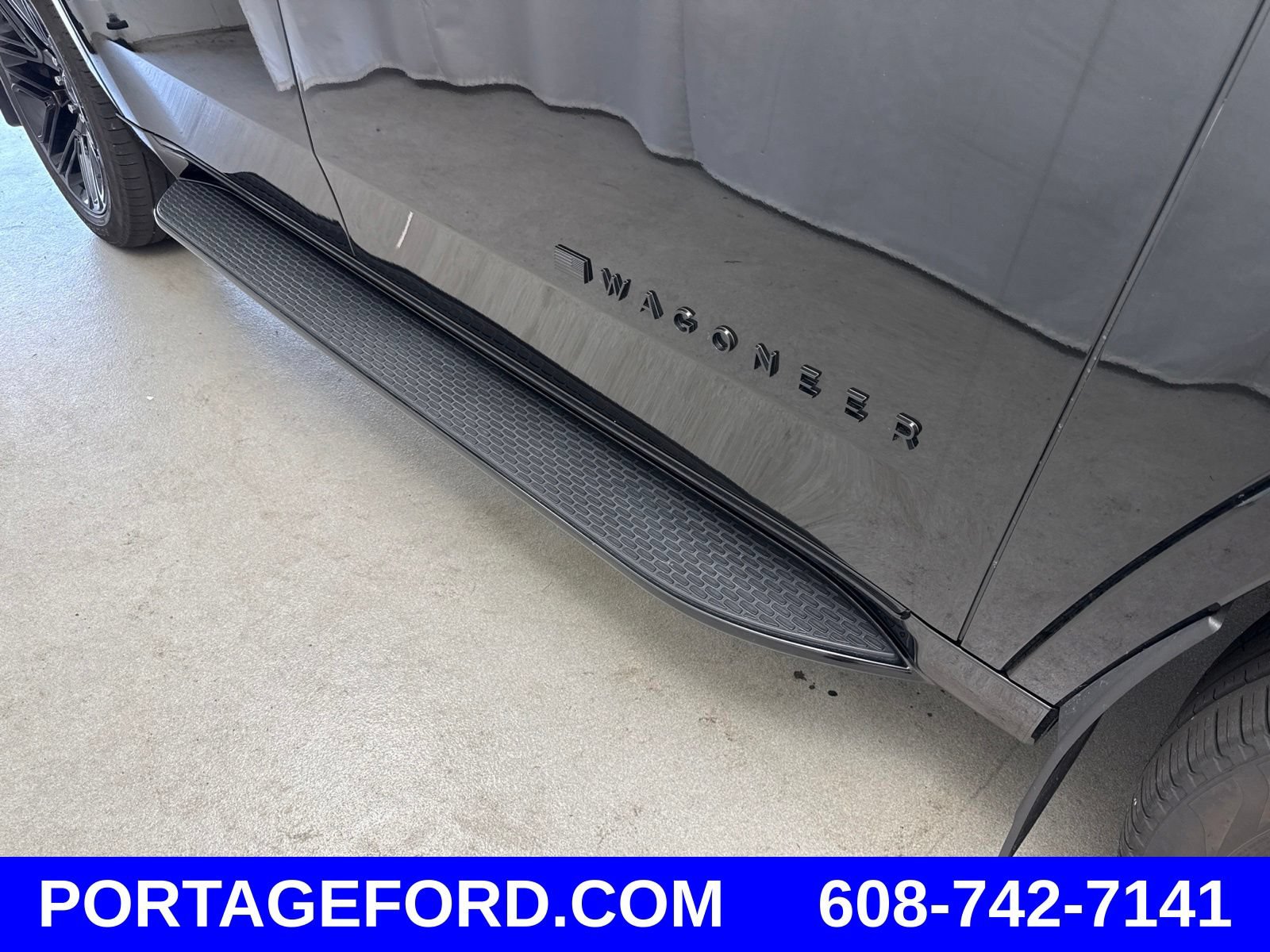 Used 2024 Jeep Wagoneer Series II w/ Convenience Group I AWD/4WD image 2