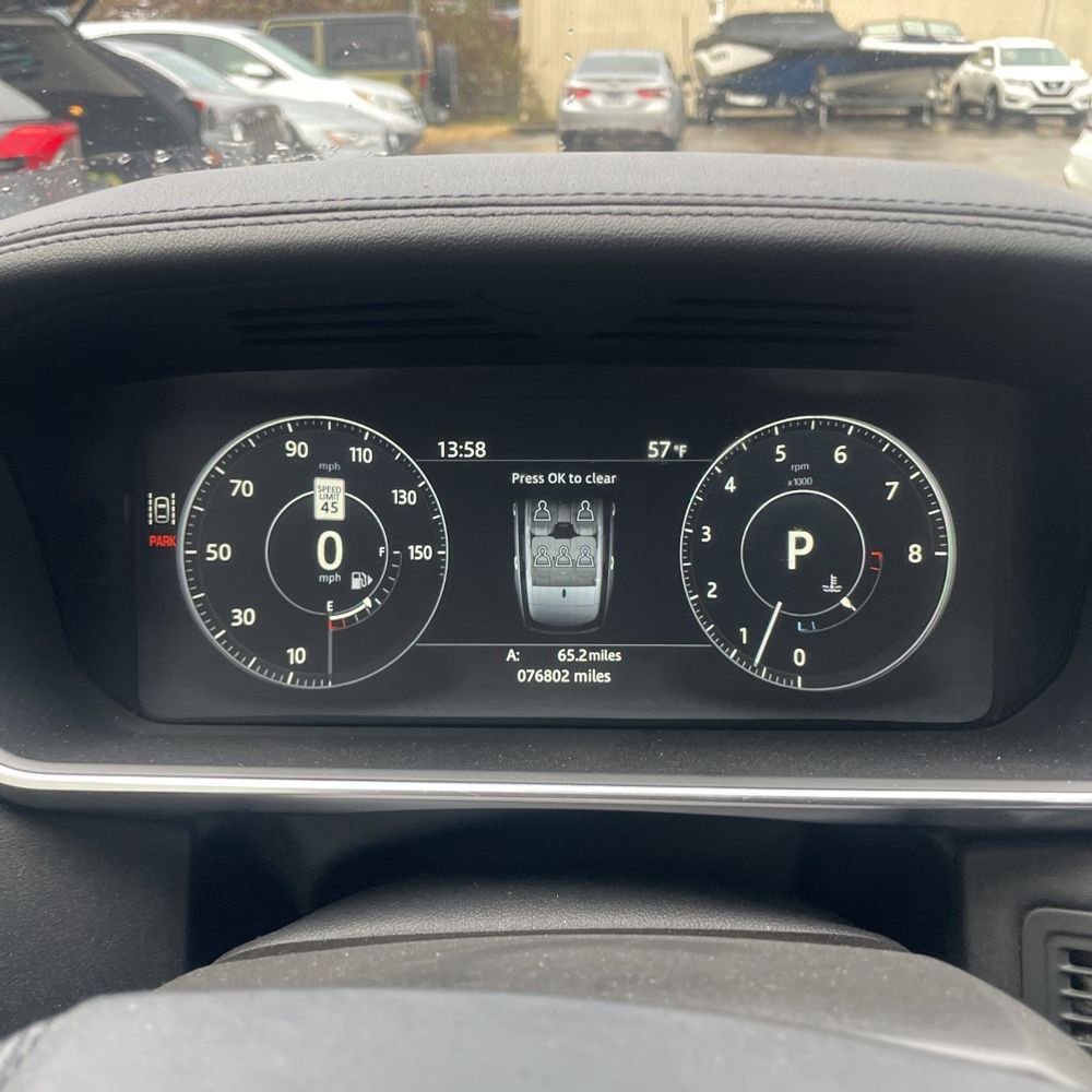 Used 2017 Land Rover Range Rover HSE image 10