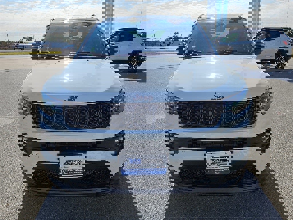 New 2026 Jeep Compass Latitude image 11